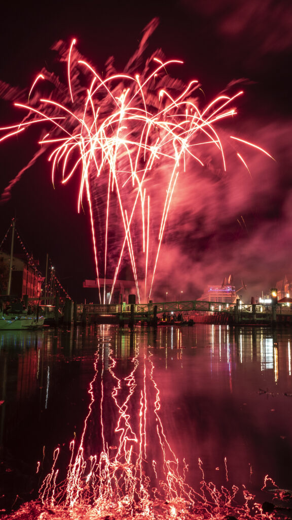 Husumer Hafentage 2025 Feuerwerksflug - erleben Sie einen einmaligen Flug über das Feuerwerk der Husumer Hafentage 2025 - Der Erlös wird komplett gespendet